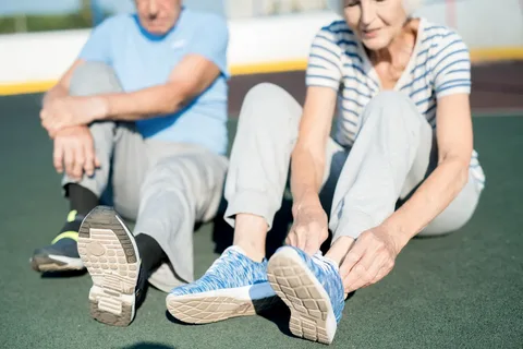 Adaptive shoes for elderly