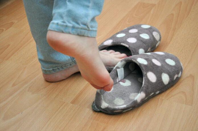 Womens extra wide slippers for swollen feet